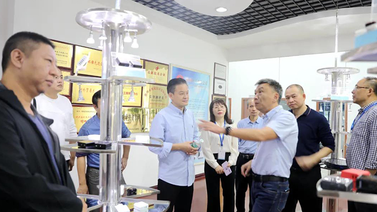 市政協(xié)副主席、九三學社郴州市委主委潘執(zhí)坤一行調(diào)研炬神電子