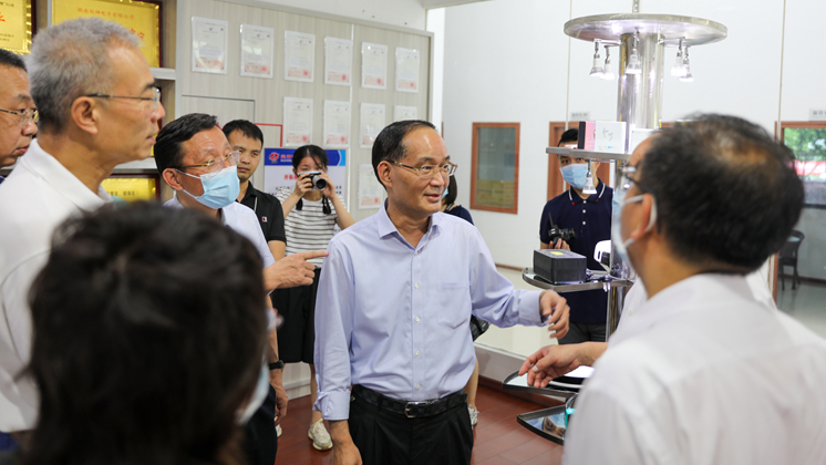 廣東省政協黨組成員、副主席袁寶成率調研組到炬神電子調研